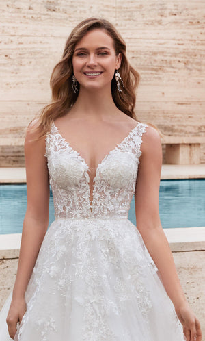 UNK-7039. Long Wedding Dress, Plunging Neckline, Ball Gown image 4