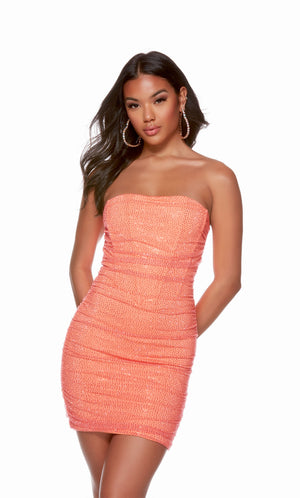 UNK-4738. Short, Strapless, Straight, Closed Back image 4