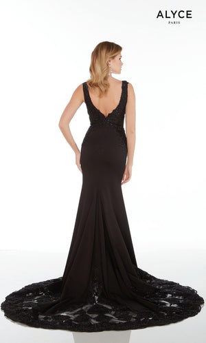 UNK-Wedding Dress: 5065. Long, Plunging Neckline, Mermaid image 3