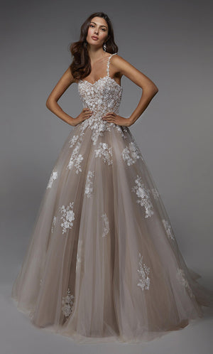 UNK-Wedding Dress: 7043. Long Bridal Gown, Sweetheart Neckline, Ball Gown image 2