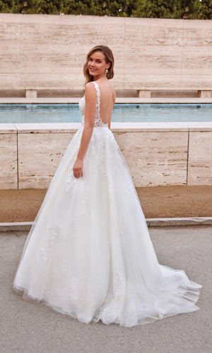 UNK-7039. Long Wedding Dress, Plunging Neckline, Ball Gown image 5