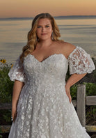 UNK-Laura image 3