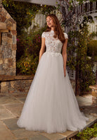 UNK-Raelynn image 0