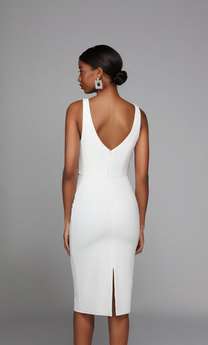 UNK-70010. Short, Square Neckline, Straight image 2