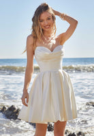 UNK-Lesley image 3