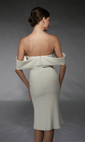 UNK-70055. Short, Strapless, Straight, Closed Back image 3