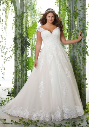 UNK-Pamela Plus Size