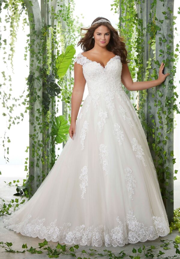 UNK-Pamela Plus Size